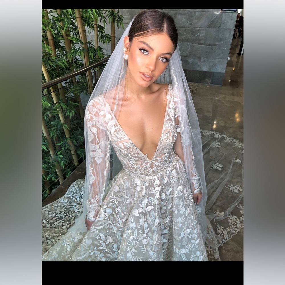 Elegant Berta cathedral Veil - Picture 2 of 6